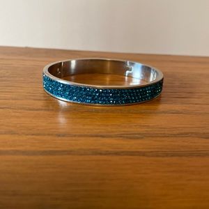 Rhinestone bracelet.💖 I checked blue and green because it’s kind of in between